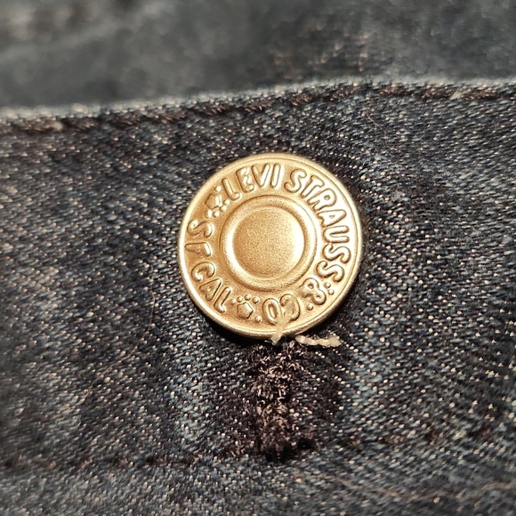 LEVI STRAUSS & CO. - Picture 6 of 9